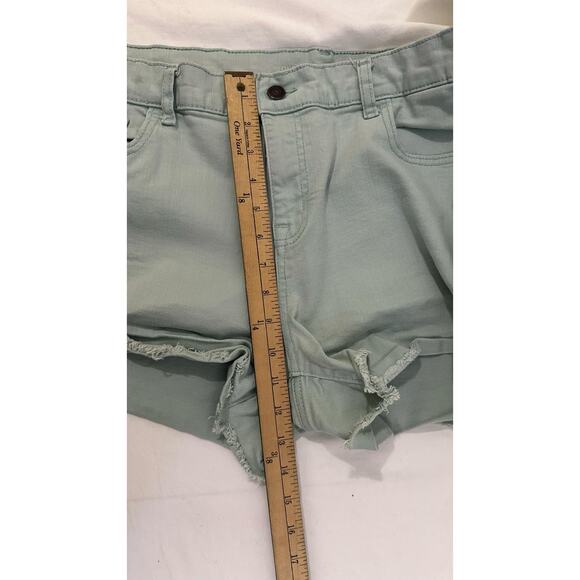 Old Navy Size 16 Boyfriend Cutoff Short 3 inch Denim Shorts - Picture 6 of 7